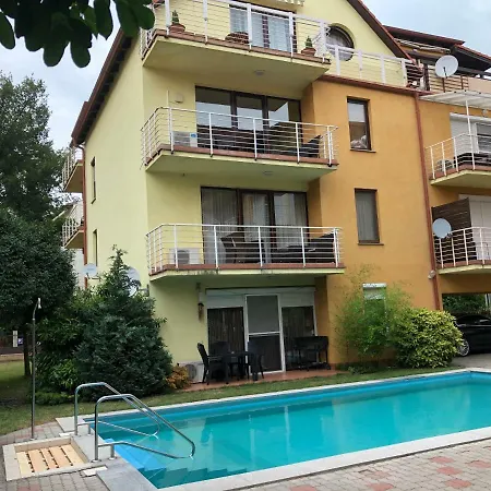 White Harmony Medences Apartman Апартаменты