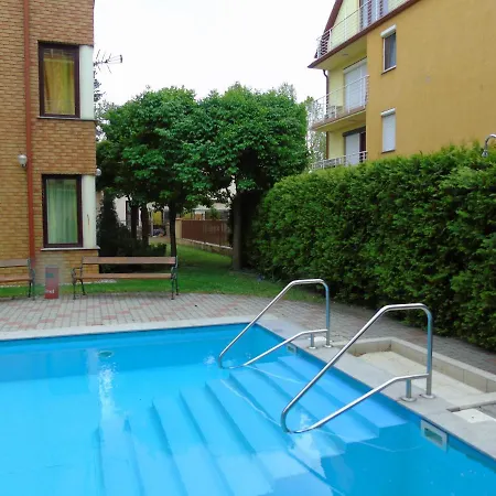 White Harmony Medences Apartman Апартаменты *